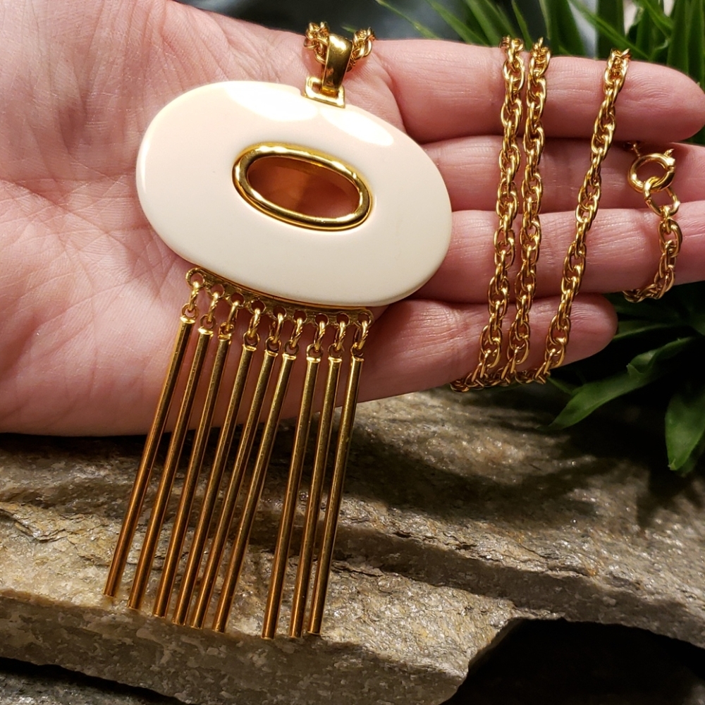Vtg Kenneth Lane Kjl Lucite Gold Tassle Necklace - image 3